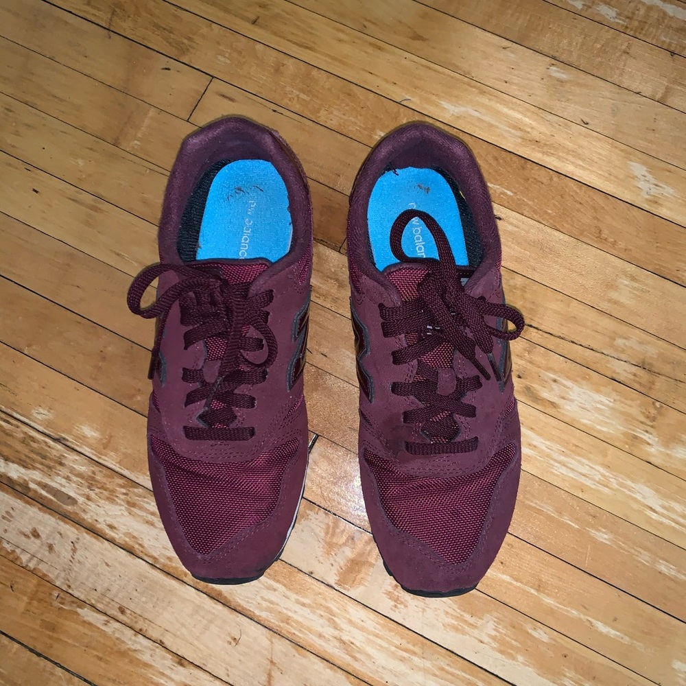New balance size 8 maroon sneakers